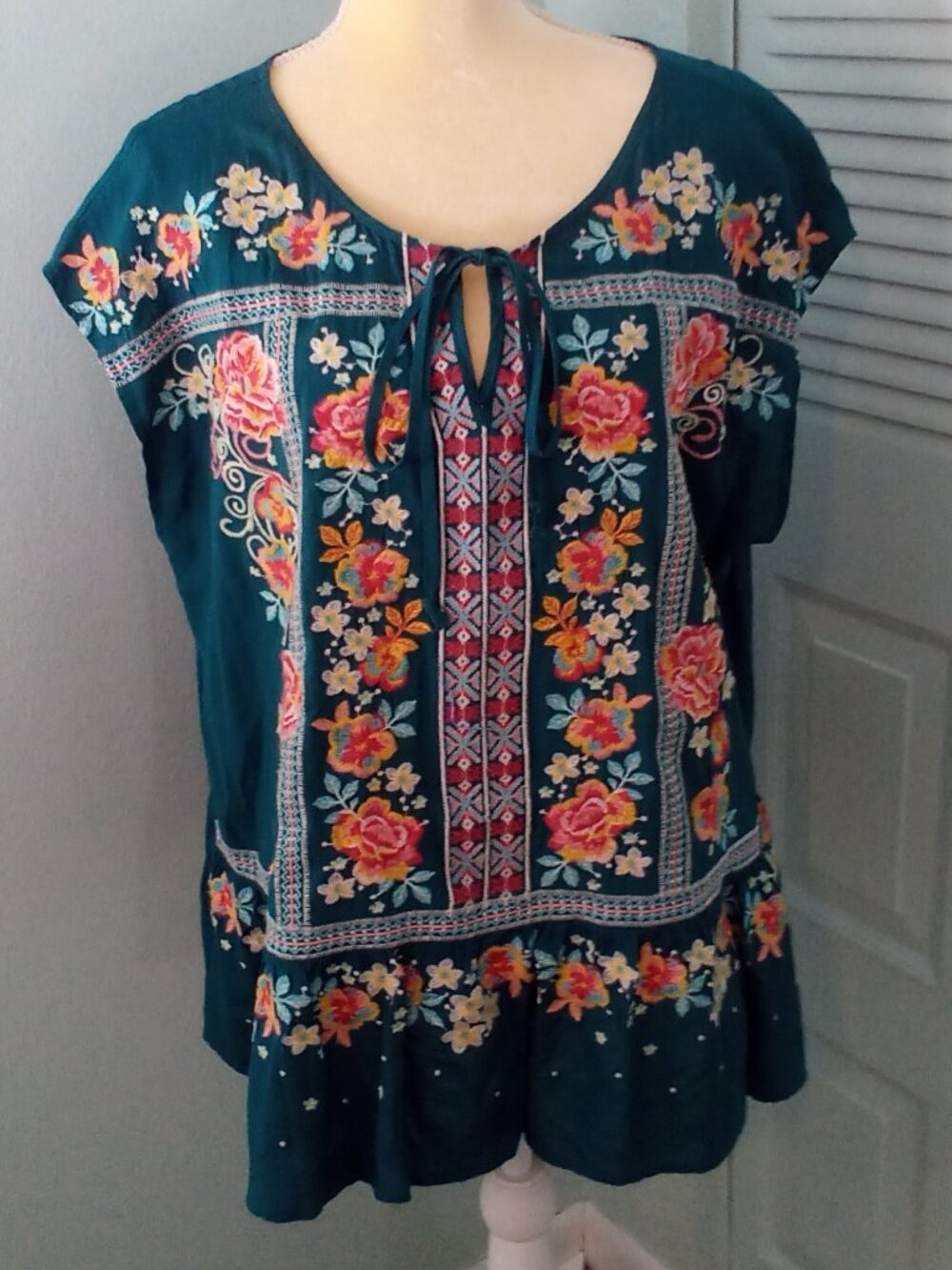 SAVANNA JANE 1X HEAVILY EMBROIDERED FLORAL TIE PEPLUM SLEEVELESS DARK GREEN BOHO